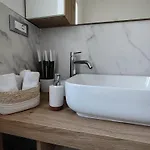 House In Beatrice Con Jacuzzi Privata בית נופש