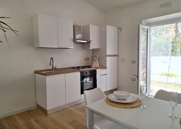 House In Beatrice Semesterbostad *