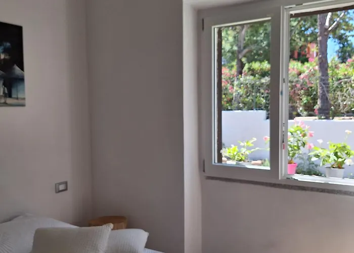 House In Beatrice Semesterbostad