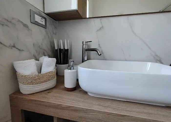 House In Beatrice Semesterbostad